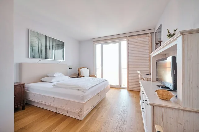 Comfort, Queen Bed, Hotel Hirschen in Freiburg-Lehen 1/4