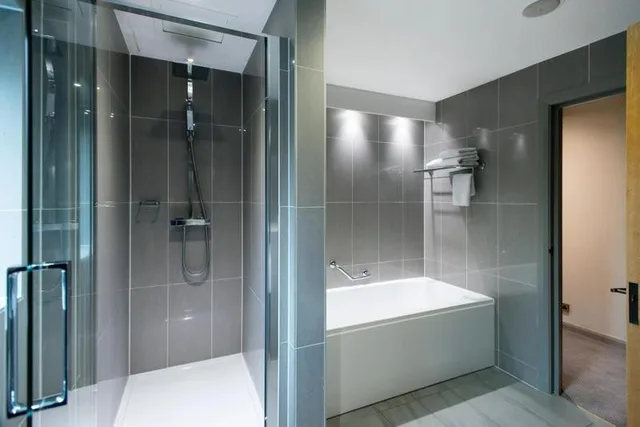 Executive, Balcony, The Vale & Golf Club 7/9