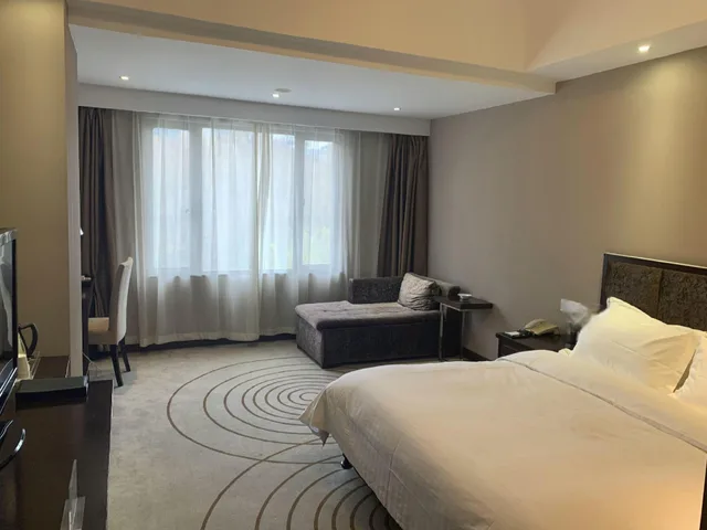 غرفة قياسية بسرير كوين، Mandarin Garden 1/3