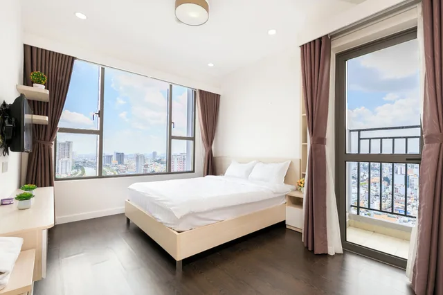 شقة بسرير كوين وسريرين كينج بـ3 غرف نوم، Spacious Saigon 1/10