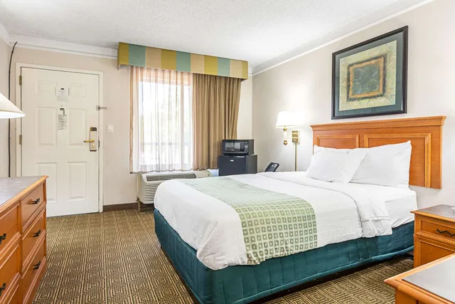 غرفة بسرير مزدوج، Rodeway Inn Huntsville West 2/4