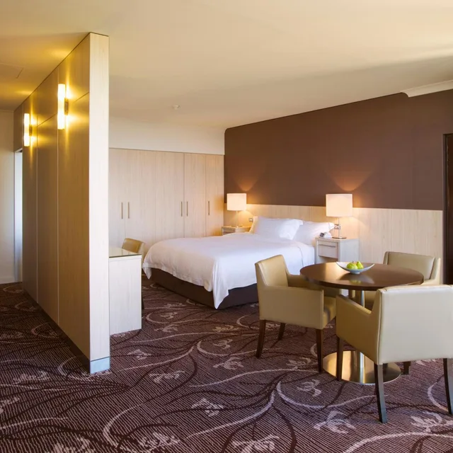 جناح بجاكوزي، Lakes Resort Hotel 3/7