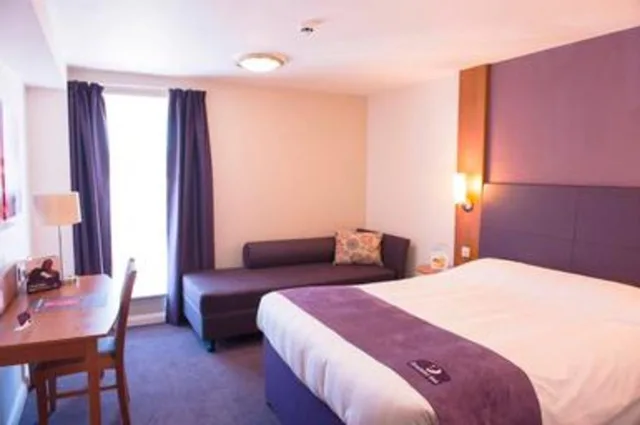 Room, Double Bed, Premier Inn Newcastle (Washington) 5/7