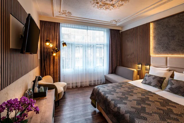 غرفة ثلاثية، Hotel Jupiter 9/10