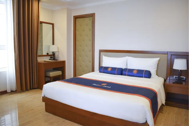 غرفة متصلة تنفيذية بإطلالة على البحر بشرفة، BlueSun Danang Beach Hotel 10/10