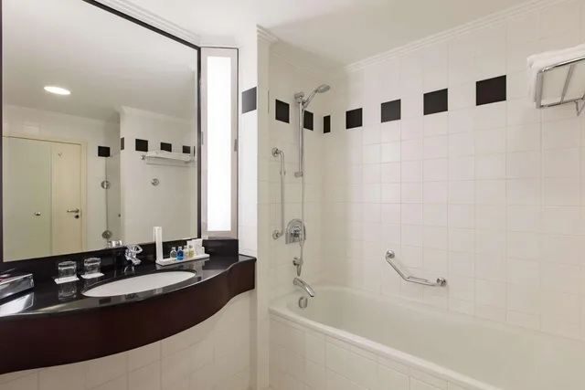 جناح بإطلالة، Radisson Blu Carlton 4/6