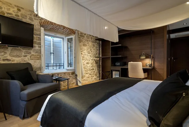 Studio, Suite, King Bed, Sofa, Murum Boutique Hotel 2/2