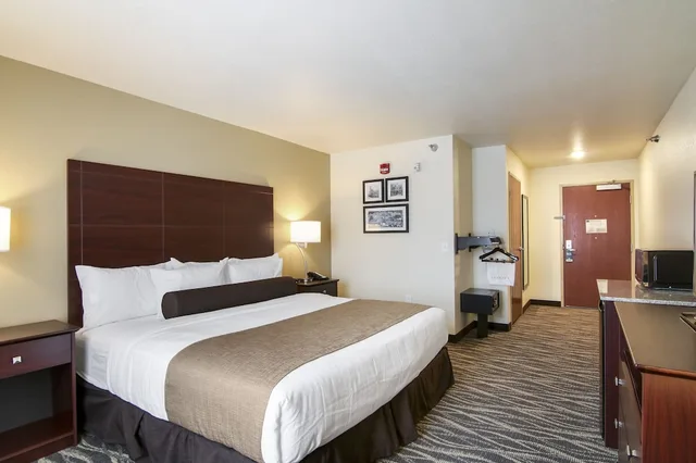 غرفة بسرير كينج لذوي الإعاقة، Cobblestone Inn & Suites - Ashland 2/4