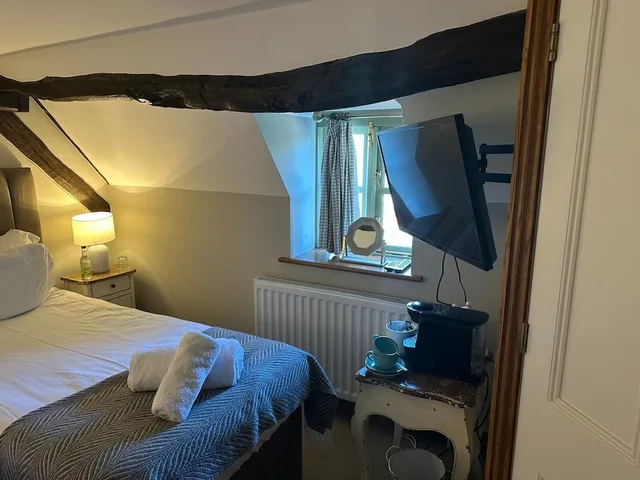 Room, Double or Twin Bed, Bath and Shower، The Plough Bed and Breakfast 2/3