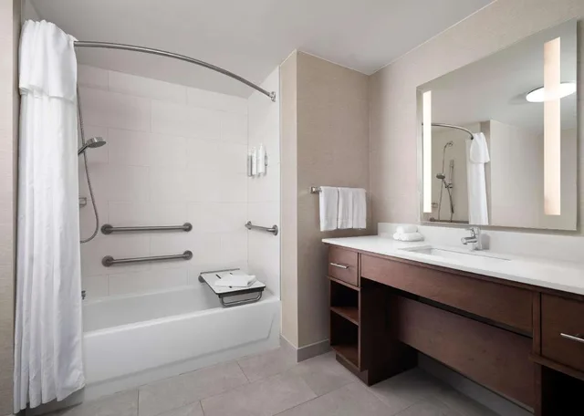 جناح بسرير كينج بغرفة نوم واحدة بحوض استحمام لذوي الإعاقة، Homewood Suites by Hilton Somerset 3/4