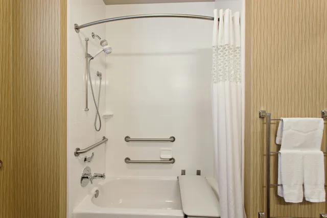 غرفة بسريرين كوين لذوي الإعاقة، Hampton Inn Seattle Everett Downtown 8/8