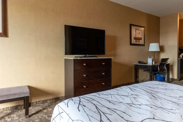 جناح عائلي بسريرين كوين مع أريكة، Best Western Plus South Edmonton Inn and Suites 6/8