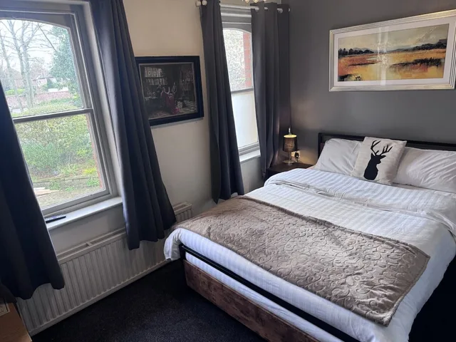 Compact Double Room، OYO Cornerstone Manor Hotel 1/10