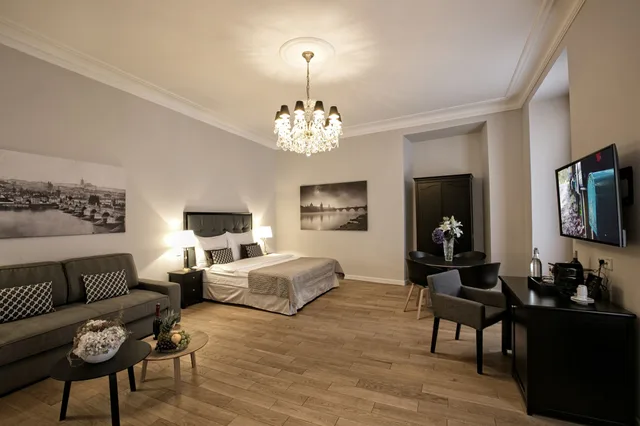 جناح ملكي بسريرين منفصلين مع أريكة، Little King Hotel U Malvaze 10/10