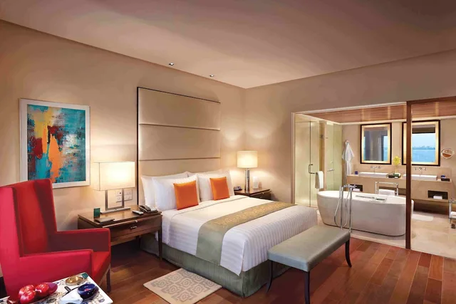 Suite, King Bed, Ocean View, The Oberoi Mumbai 5/10