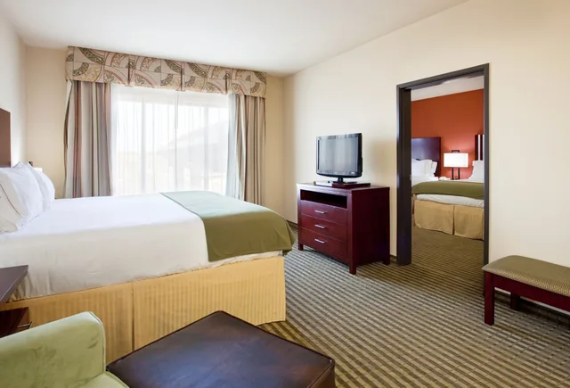 غرفة قياسية بسرير كينج لذوي الإعاقة، Holiday Inn Express Hotel & Suites Guthrie North Edmond 4/6