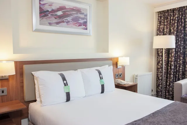 Standard, Double Bed, Sofa, Holiday Inn Stoke On Trent M6 Jct 15 3/6