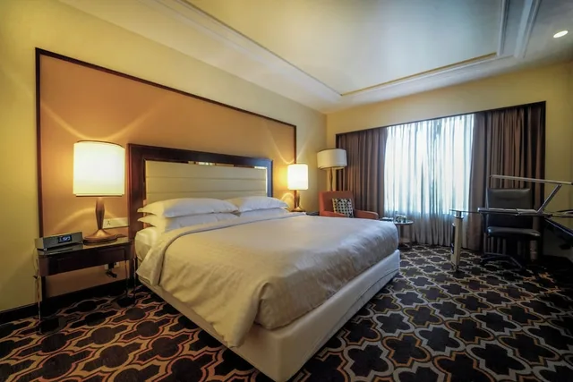 غرفة كلوب بسرير كينج، Sheraton Grand Pune Bund Garden Hotel 4/10