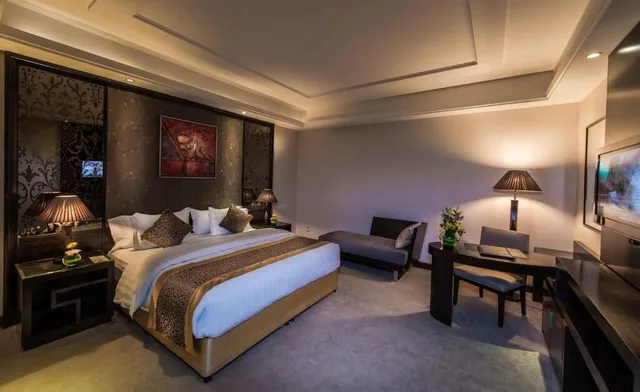 2 Bedrooms, Suite, King and Twin Beds, 2 Bathrooms، فندق بودل الورود(Boudl Al Wurood) 2/4