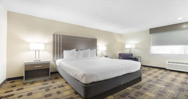 غرفة بسرير كينج وسرير كوين، Best Western Amador Inn 4/10
