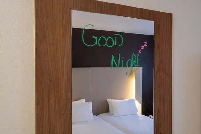 Standard, 3 Beds, Hotel Restaurant Campanile Roissy Le Mesnil-Amelot 2/10