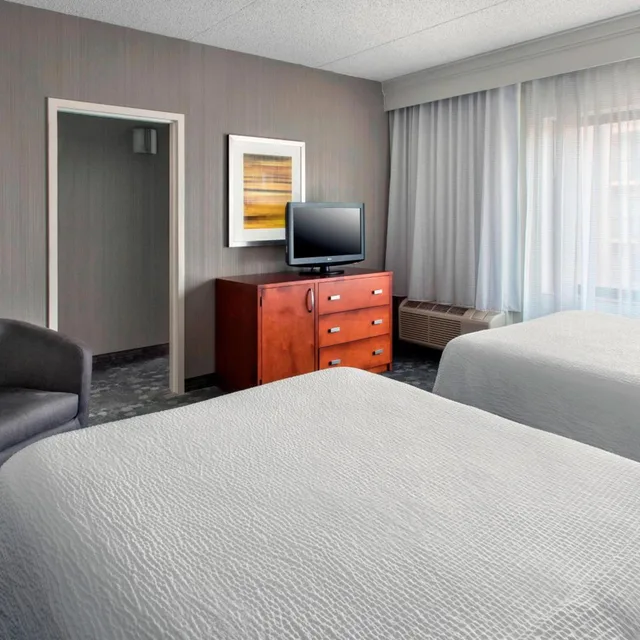 1 Bedroom, Renovated, Junior Suite, 2 Double Beds، Courtyard By Marriott Newark Liberty International Airport 1/4