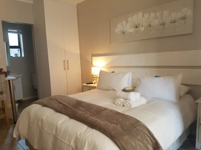 غرفة قياسية بسرير كوين بغرفة نوم واحدة، Melkbosch Guesthouse 2/3