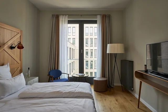 غرفة بسريرين مزدوجين، Freigeist Gottingen A Member of Design Hotels 1/2