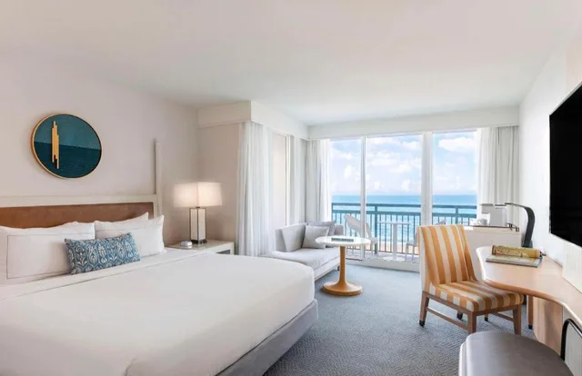 2 Bedrooms, Family Suite, King Bed, 2 Queen Beds, Ocean Front، The Singer Oceanfront Resort, Curio Collection by Hilton 1/4