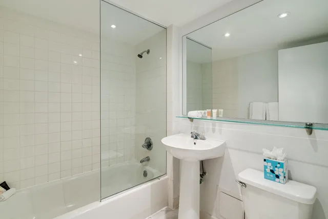 استوديو بسرير كينج، CREST Hotel & Suites 1/2