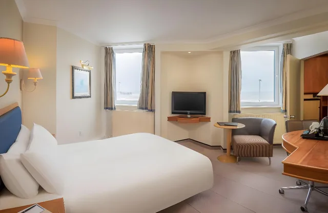 Standard, Double Bed, Lateral Side Sea View، Grand Hotel Blackpool 2/2