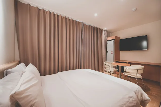 Premium, Queen Bed, Hotel Insomnia 4/10