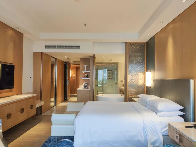 Room, King Bed, Partial Ocean View, Jw Marriott Hotel Sanya Dadonghai Bay 1/10