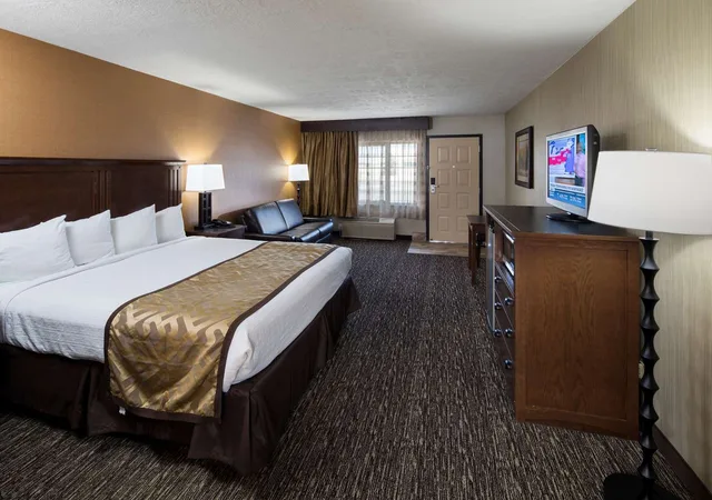 غرفة بزنس بسرير كينج، Best Western Ramkota Hotel 2/4