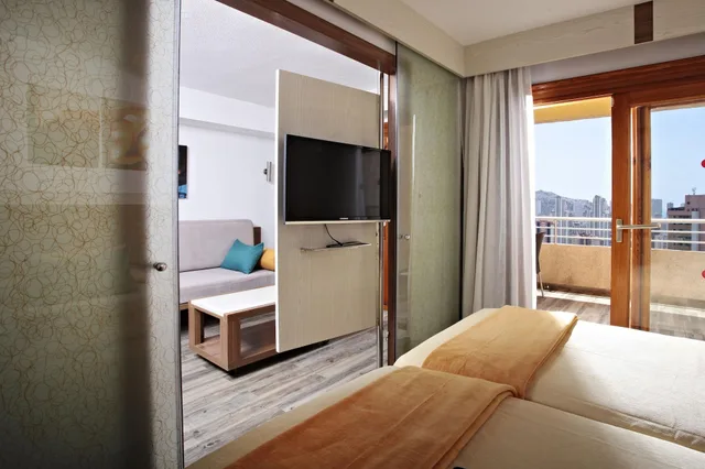 جناح مفرد بإطلالة على المسبح بشرفة بغرفة نوم واحدة، Sandos Benidorm Suites 4/4
