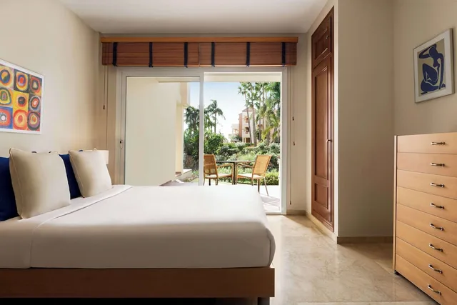 جناح جونيور ديلوكس بسرير كوين، Wyndham Grand Costa del Sol 1/5