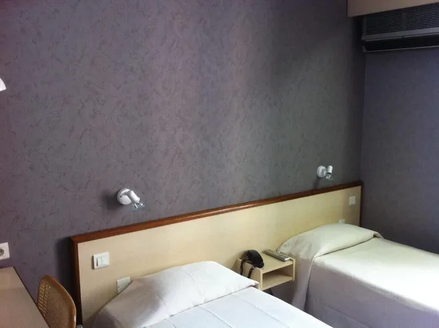 غرفة قياسية بسريرين منفصلين، Hotel Du Sud Vieux Port 2/2