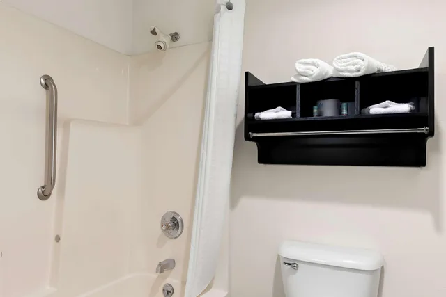 غرفة ثلاثية بسرير كوين، Best Western Saluki Inn 5/5