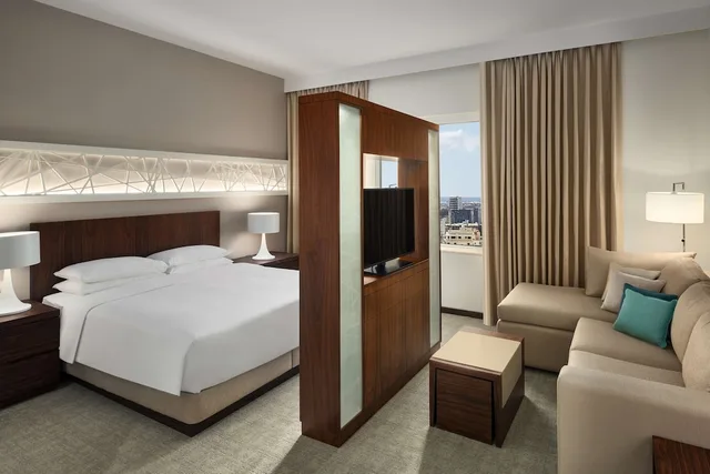 استوديو بسرير كينج مع أريكة بمطبخ، حياة هاوس جدة شارع صاري(Hyatt House Jeddah Sari Street) 1/2
