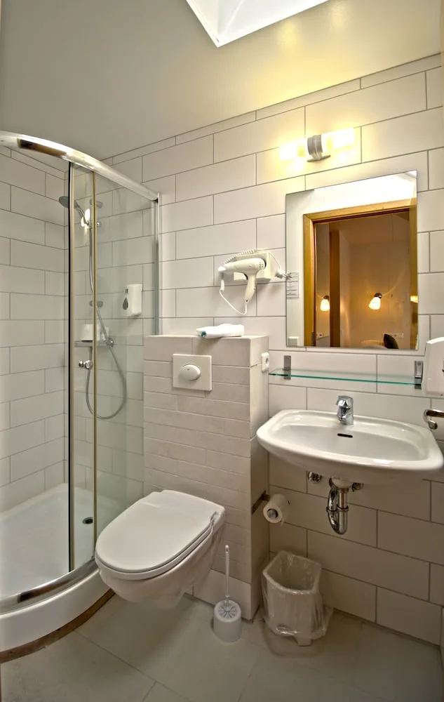 غرفة مفردة، Hotel Breiodalsvik 15/17
