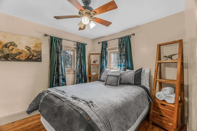 Dino, 2 Queen Beds، Cliff House Lodge Bed and Breakfast 3/7