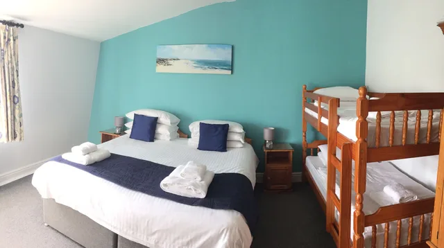 غرفة عائلية بسرير مزدوج وسرير بطابقين، Porth Veor Manor, Sure Hotel Collection By Best Western 3/7