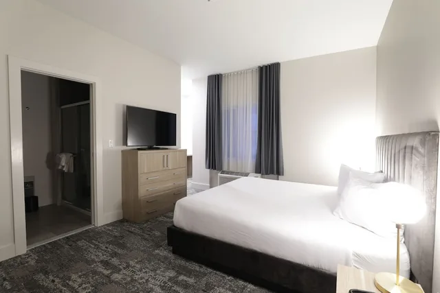 Standard, King Bed, Mountain Side، Lake Placid Inn Boutique Hotel 2/7