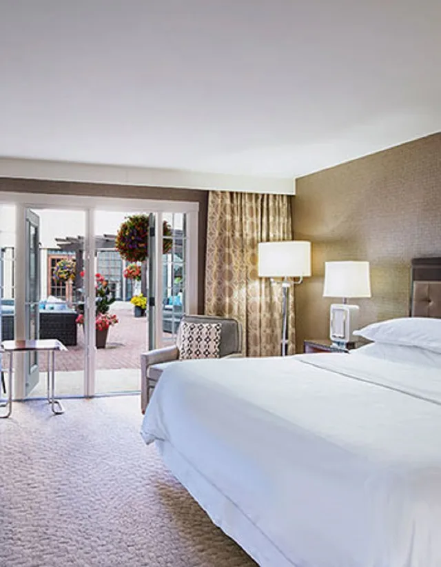 Traditional, King Bed, No Elevator, Ground Floor، Red Deer Resort & Casino 1/3