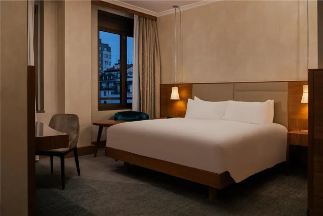 غرفة ديلوكس بسرير كينج، Hilton Milan Hotel 1/5