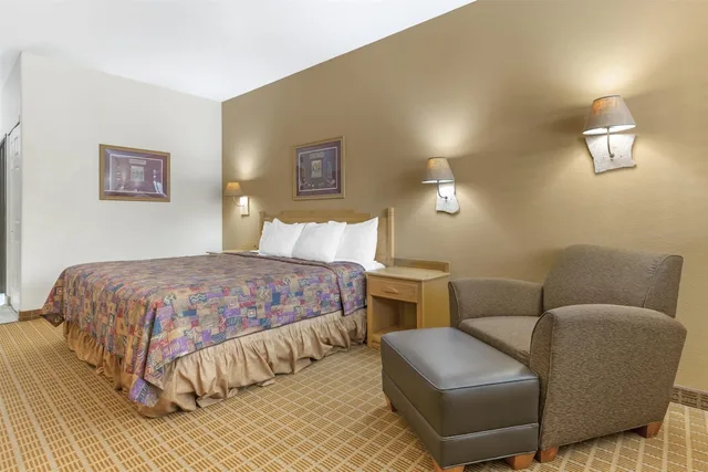 Standard, King Bed, Pool Side, Accessible، Best Western Gold Canyon Inn & Suites 3/4