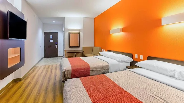 Deluxe, 2 Double Beds, Motel6 San Antonio, TX - West SeaWorld 1/9