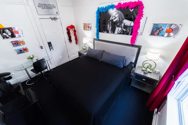 Female Dorm, 2 Pods، Music City Hotel 1/2
