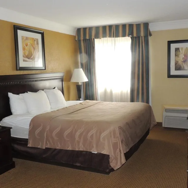 غرفة سوبيريور بسرير كينج، Quality Inn & Suites Syracuse Fairgrounds 1/4