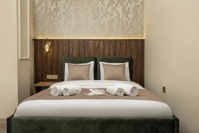 Family, 1 Single and 2 Double Beds، Peradise Hotel 4/10